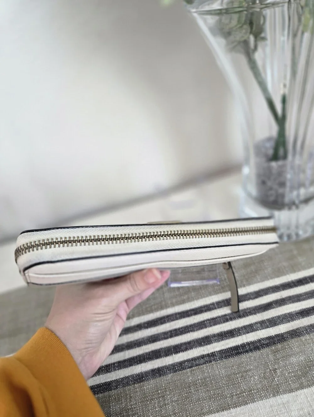 Kate Spade Two-Tone Cream & Light Gray Zip Wallet